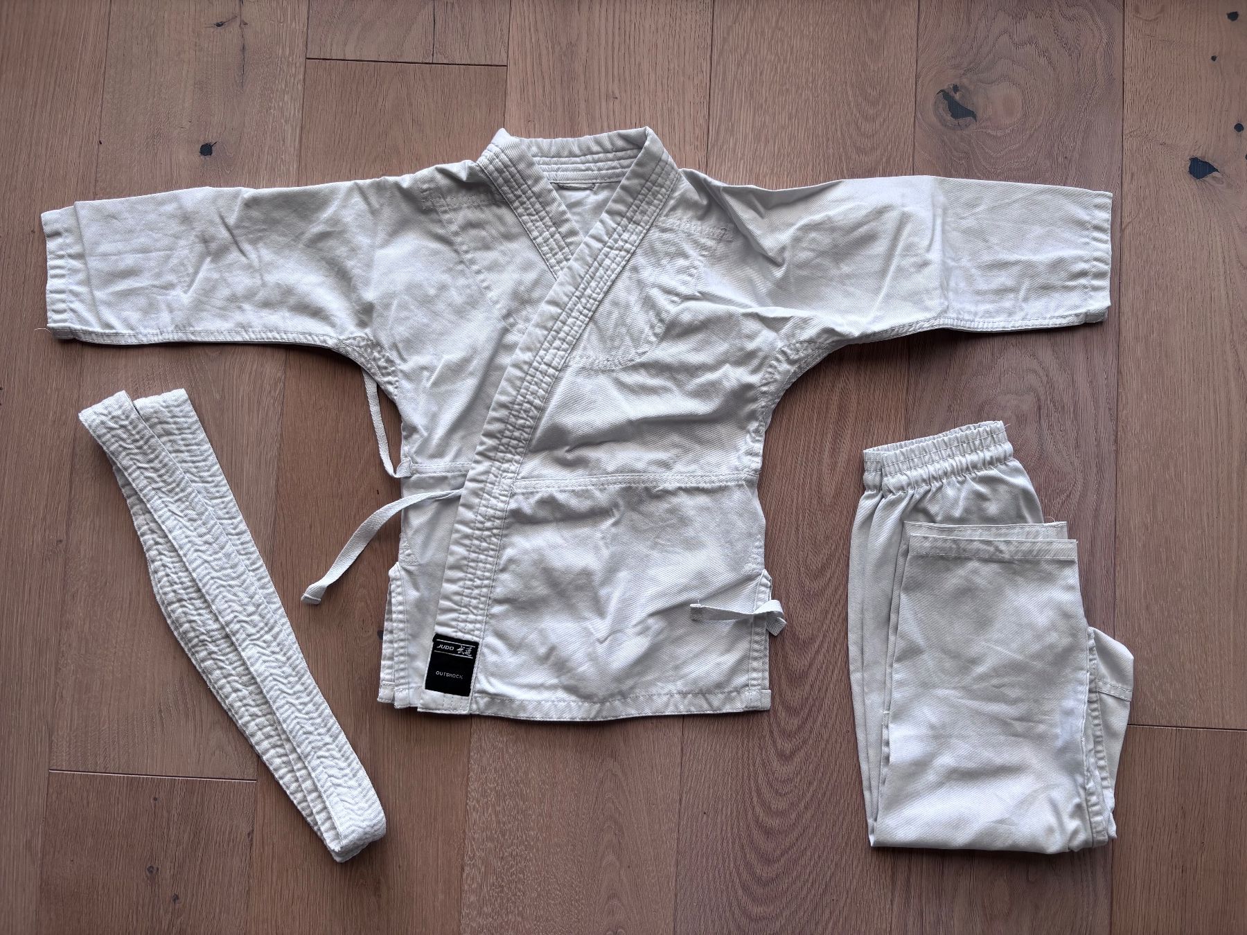 Decathlon Completi, tute sportive e funzionali: Karate Judo Kimono Gi – Usato da Volketswil venduto da PHTLS