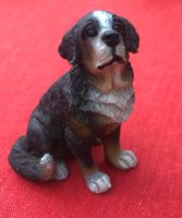 Sitzender Berner Sennen-Hund aus Resin für die Puppenstube