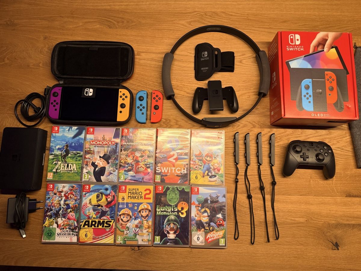 Nintendo Konsolen: Nintendo Switch OLED mit Zubehör – Gebraucht aus Neuhausen am Rheinfall von K.Sonderer
