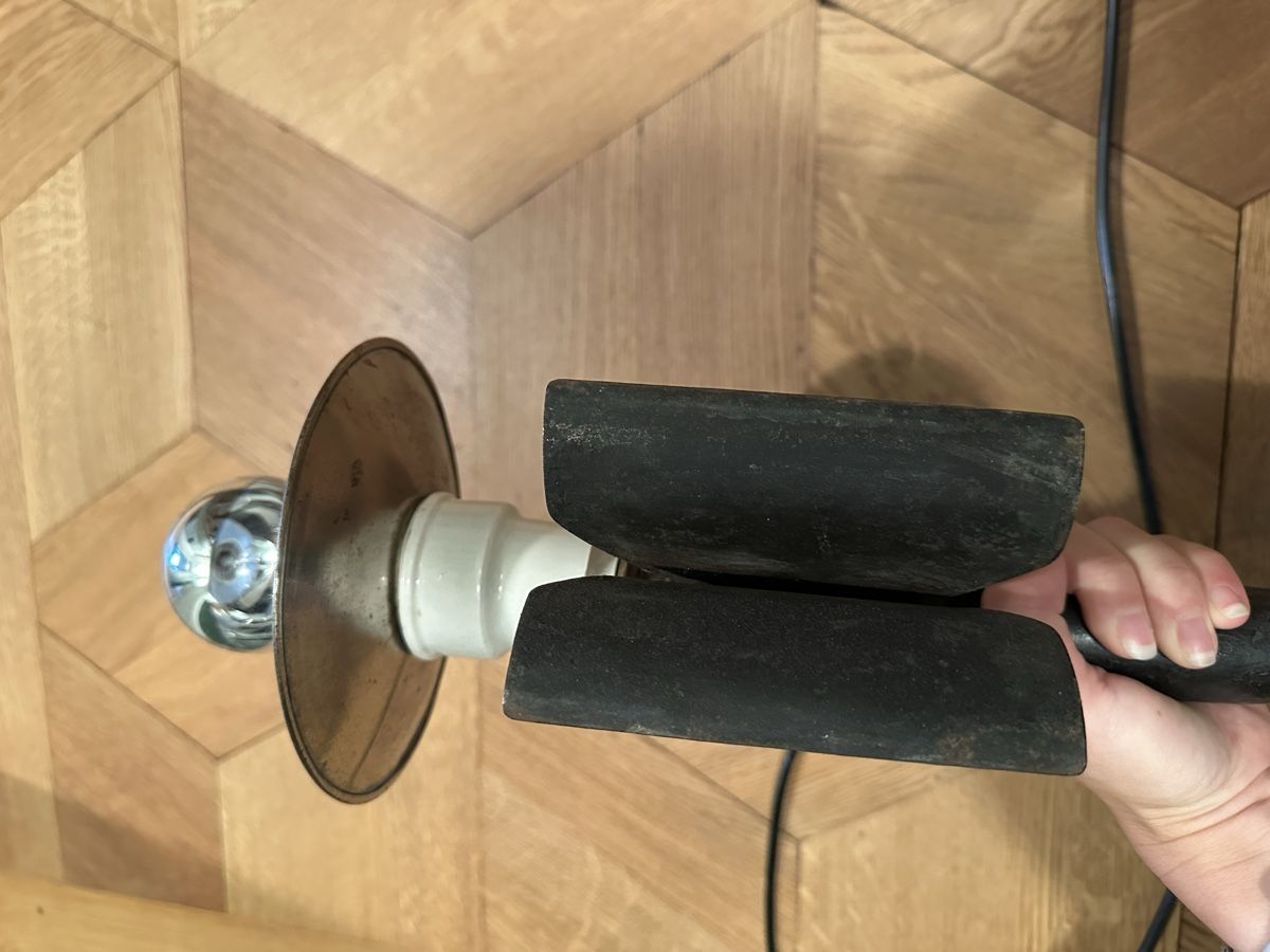 Lampade: Vintage Industrie Lampe mit Holzgriff – Usato da Bern venduto da Maniche11111 2