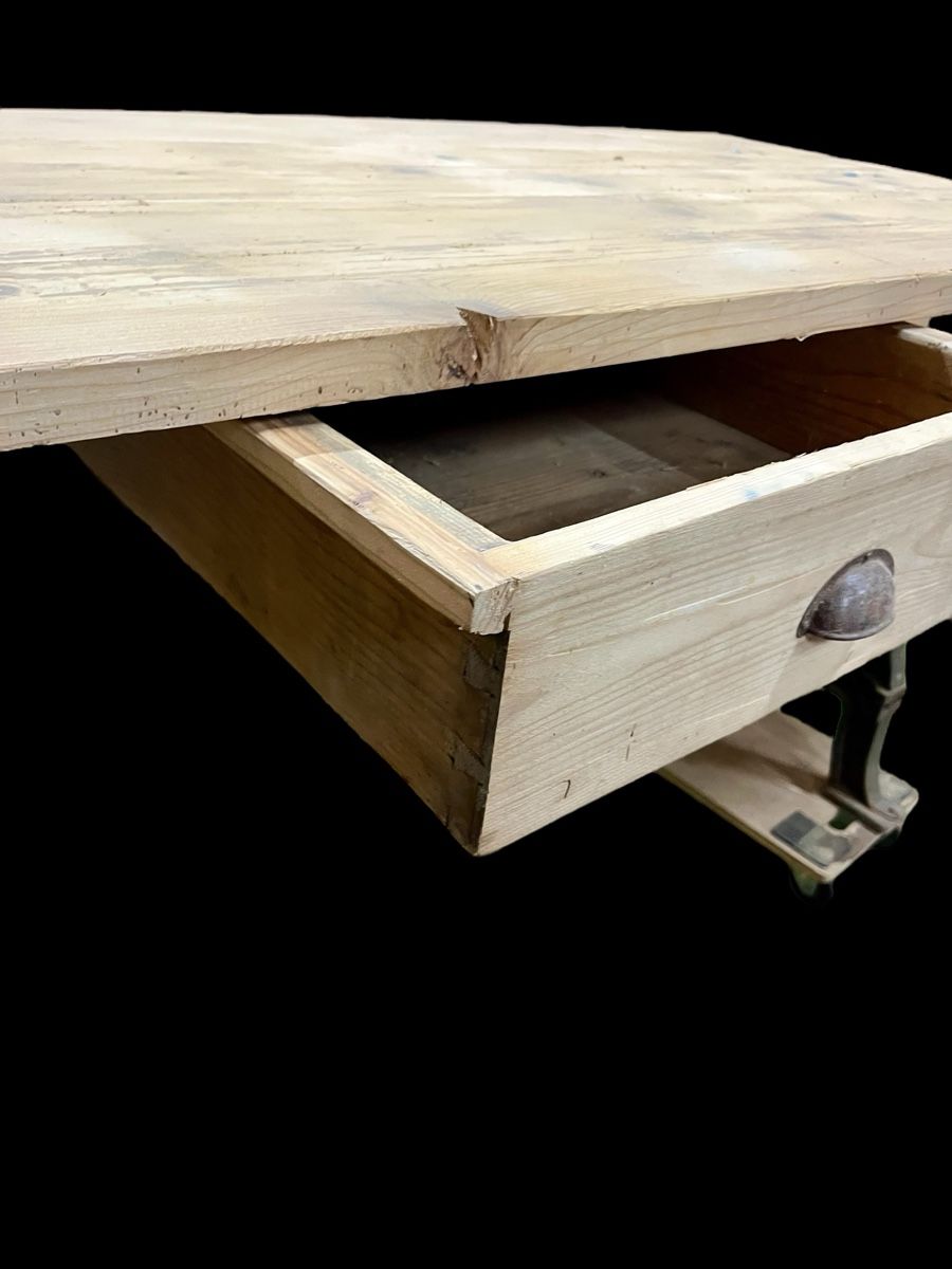 Tische: Werkstatt-Tisch mit antiken Gussfüssen – Gebraucht aus Ottikon von san_w99n 1