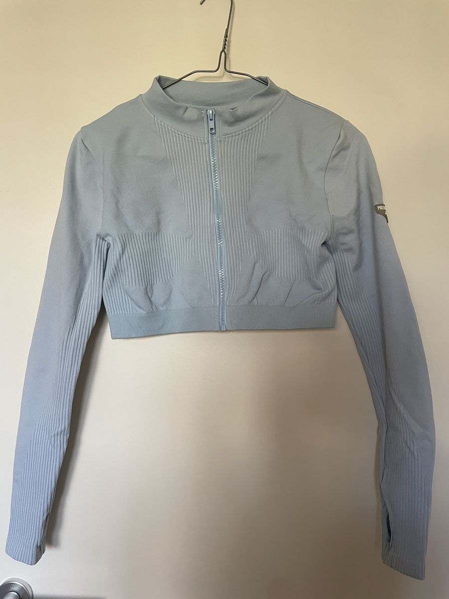 Top: Pull Sport – Nuovo (secondo la descrizione) da Pont-de-la-Morge (Sion) venduto da hel_bh28