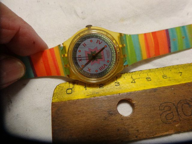 Swatch Montres: S-WATCH  SCHÖNE HERREN UHR,QUARTZ,SCHÖNE MODE,FARBE.LÄÜFT – D'occasion à zürich par ahmad01 3