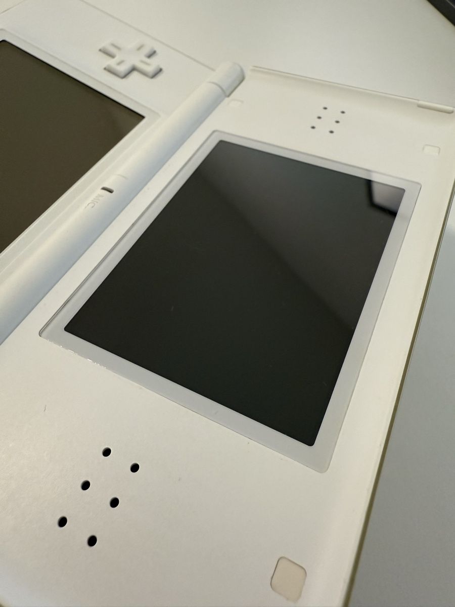 Nintendo Giochi: Nintendo DS Lite + 8 spiele – Usato da Villaz-St-Pierre venduto da AuctionWonFor3 3