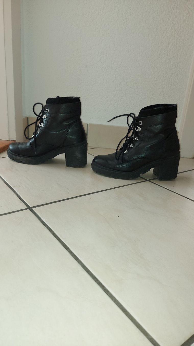 Scarpe da donna: Bottines noires à lacets cuir véritable – Usato da Sion venduto da aud_7pxl 5