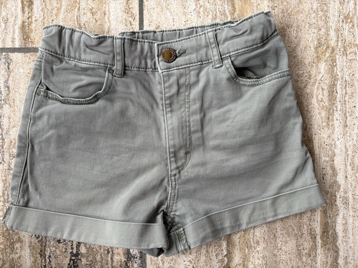 H&M Pantaloni: H&M Shorts Grösse 134 – Usato da Nürensdorf venduto da Yellowstone09 4