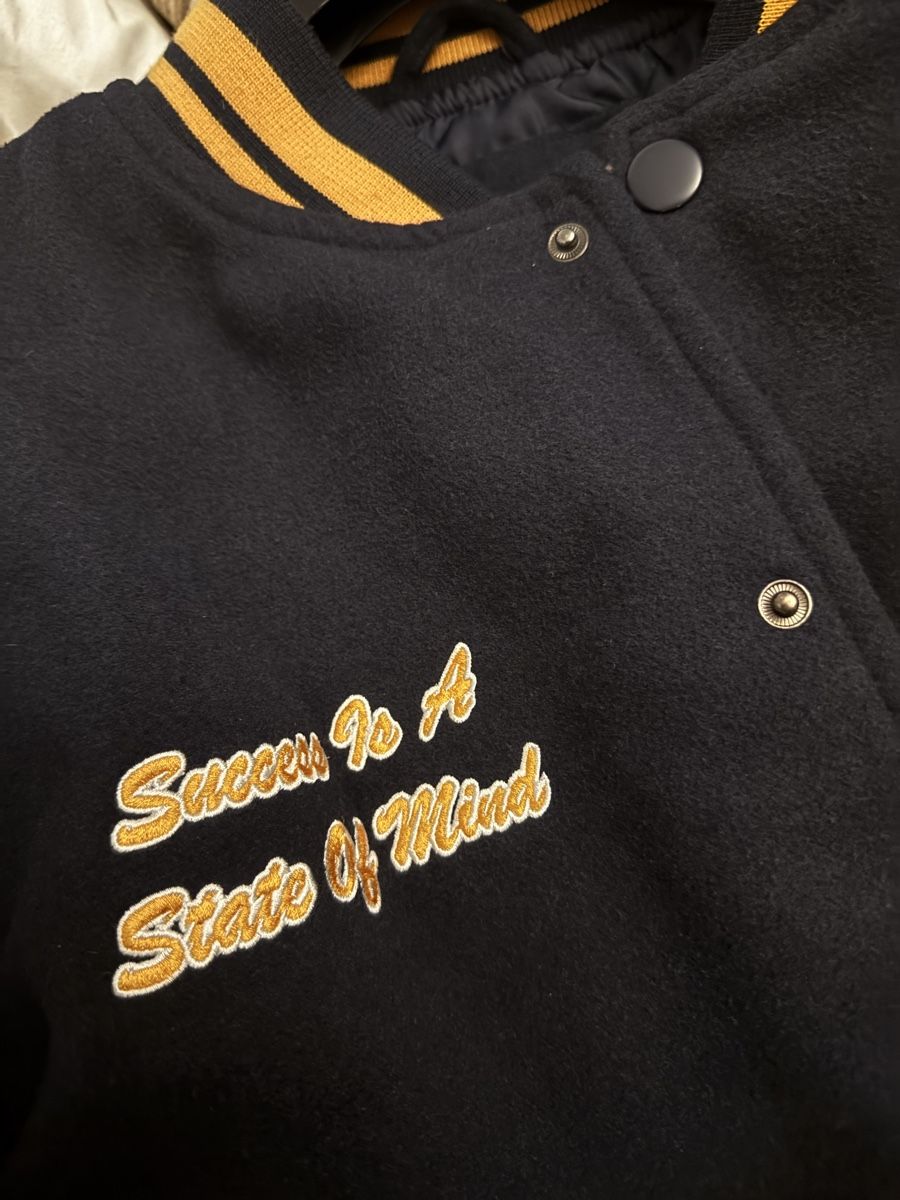Giacche: Varsity jacket Chapter marine et or - Taille S - Comme Neuf! – Usato da La Chaux de fonds venduto da car_f9yg 4