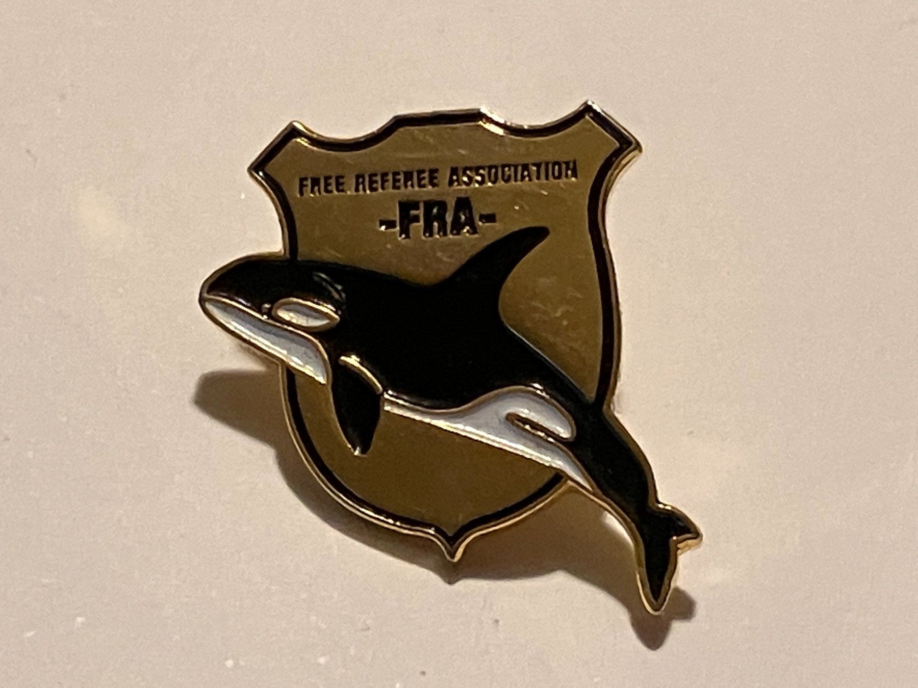 Placchette & Badge: 1 Pin FRA Free Referee Asscociation – Usato da Basel venduto da djwwpp