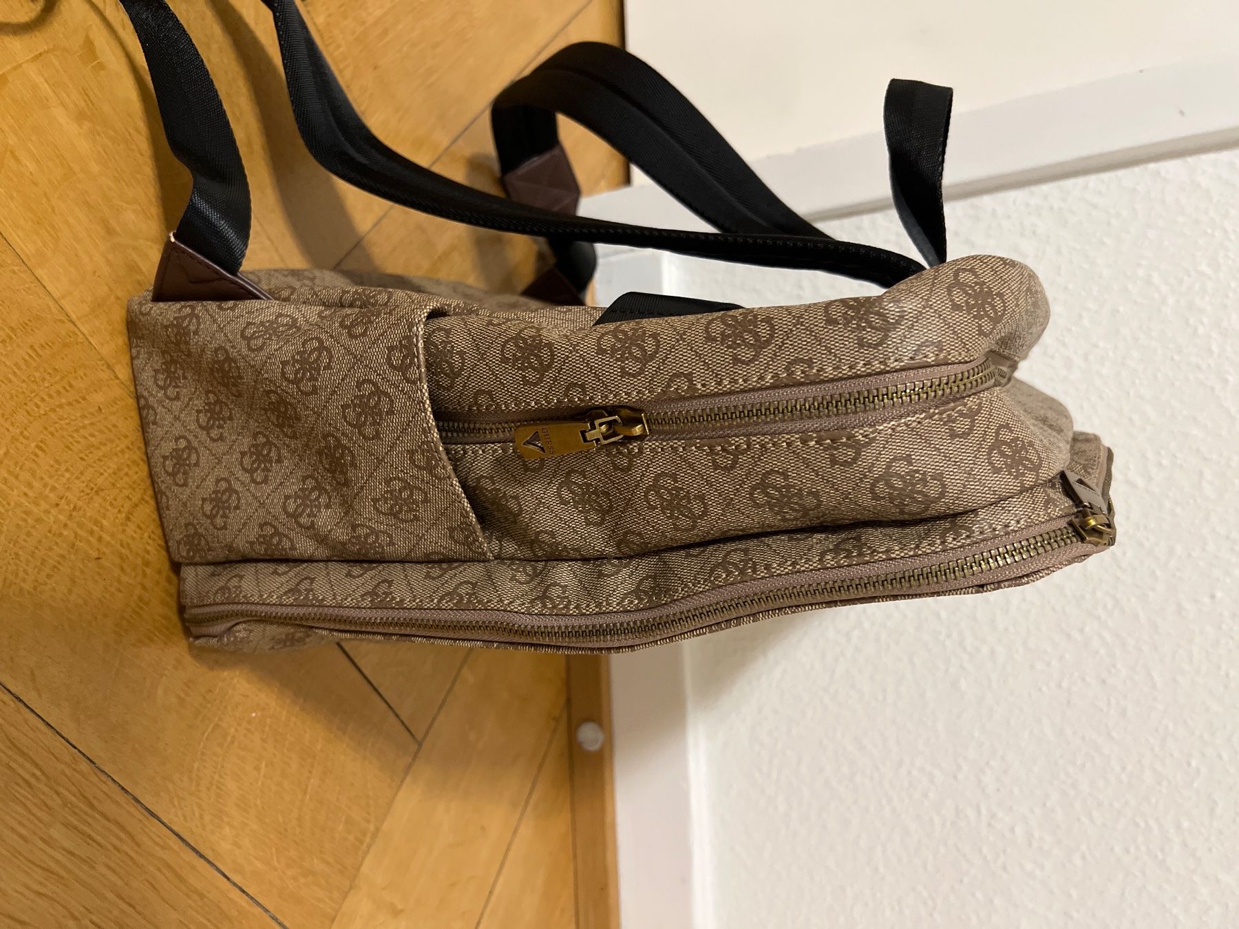 Guess Rucksäcke: Guess Rucksack Unisex – Gebraucht aus Basel von cas_nv89 1