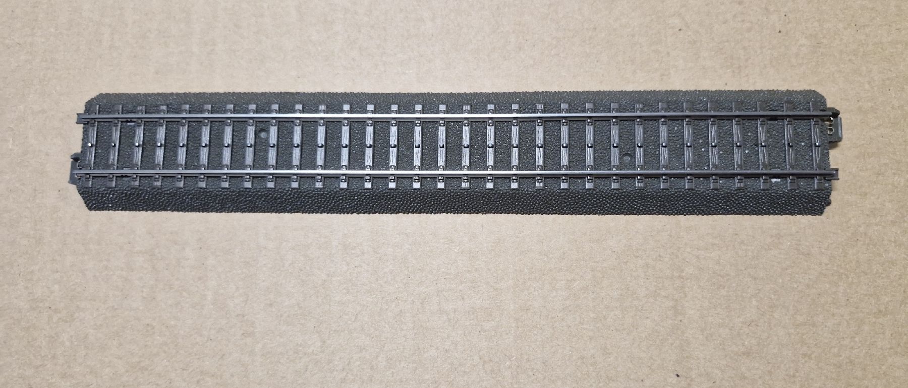 Märklin Modellini di ferrovie: Märklin C-Gleis gerade 24229 – Usato da Bassersdorf venduto da brunneremil