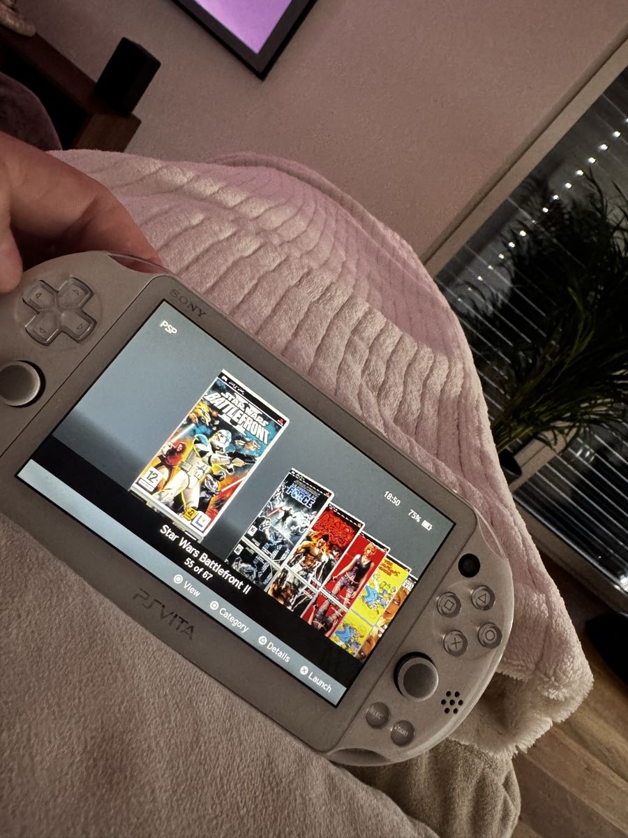 Sony Console: Sony PS Vita Mod 5000 spiele – Usato da Riken AG venduto da Herakles.18 2