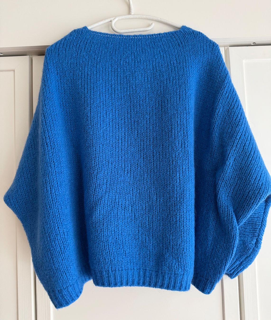 Maglioni & Felpe: Kuschelpullover in Kobaltblau – Usato da Oberwil-Lieli venduto da Borz2 1
