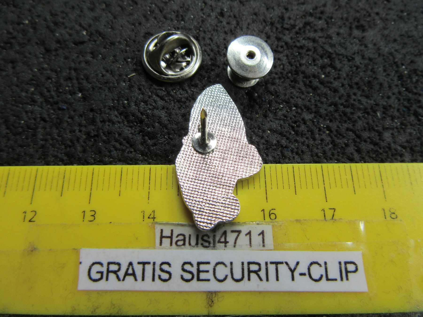 Chevrolet Placchette & Badge: CORVETTE C4 ROT AUTO LOGO PIN ENAMEL MIT SECURITY-CLIP – Usato da Ettingen venduto da Hausi4711 2