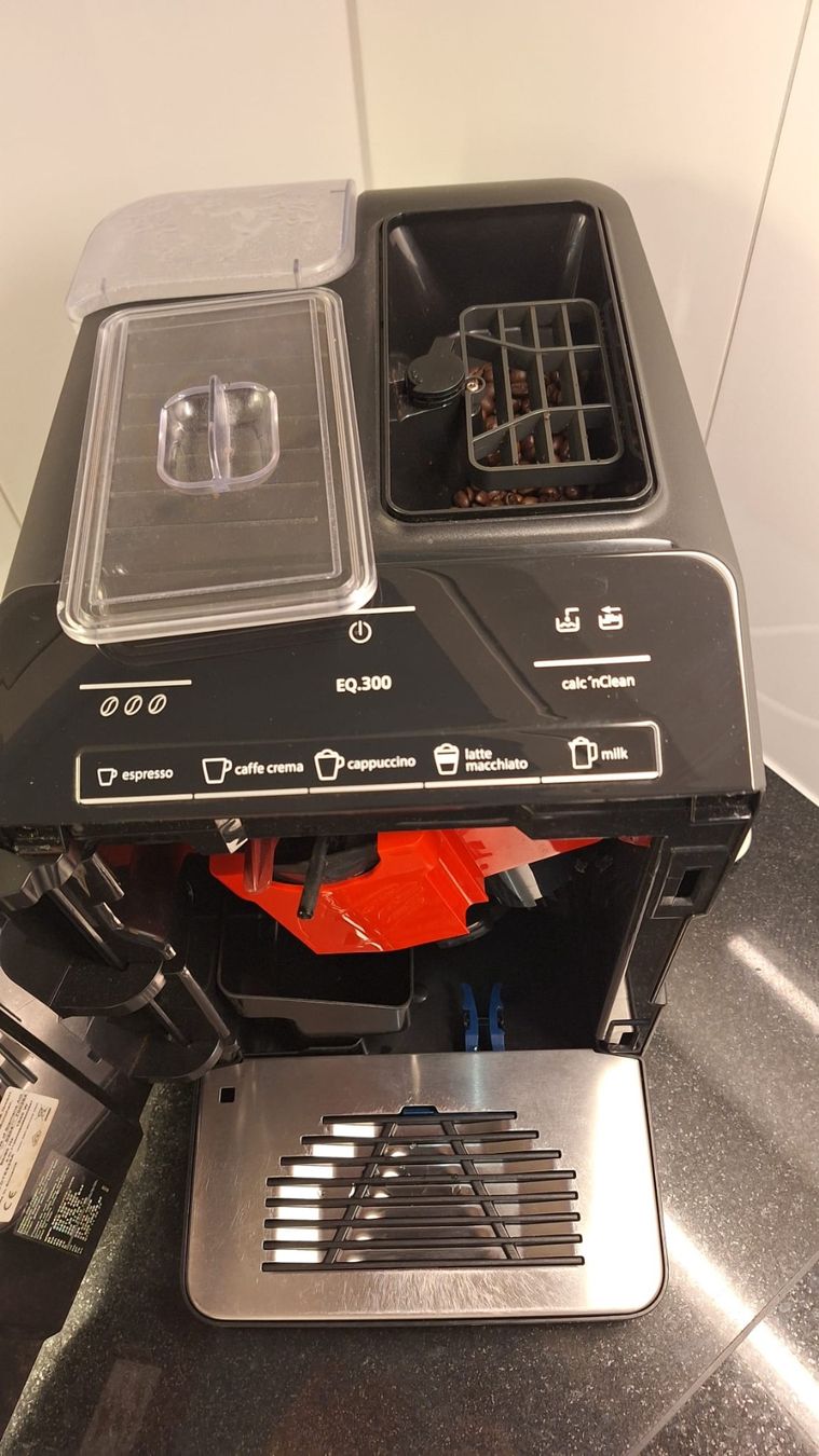 Siemens Macchine per caffè & Macchine per espresso: Siemens EQ 300 Kaffeevollautomat – Usato da Windisch venduto da tim_y6hl 2