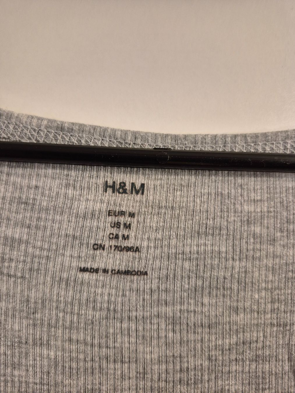 H&M T-Shirts: Feinripp-Langarmshirt Grau, Grösse M, H&M – Gebraucht aus La Neuveville von Vestiaire_2011 2