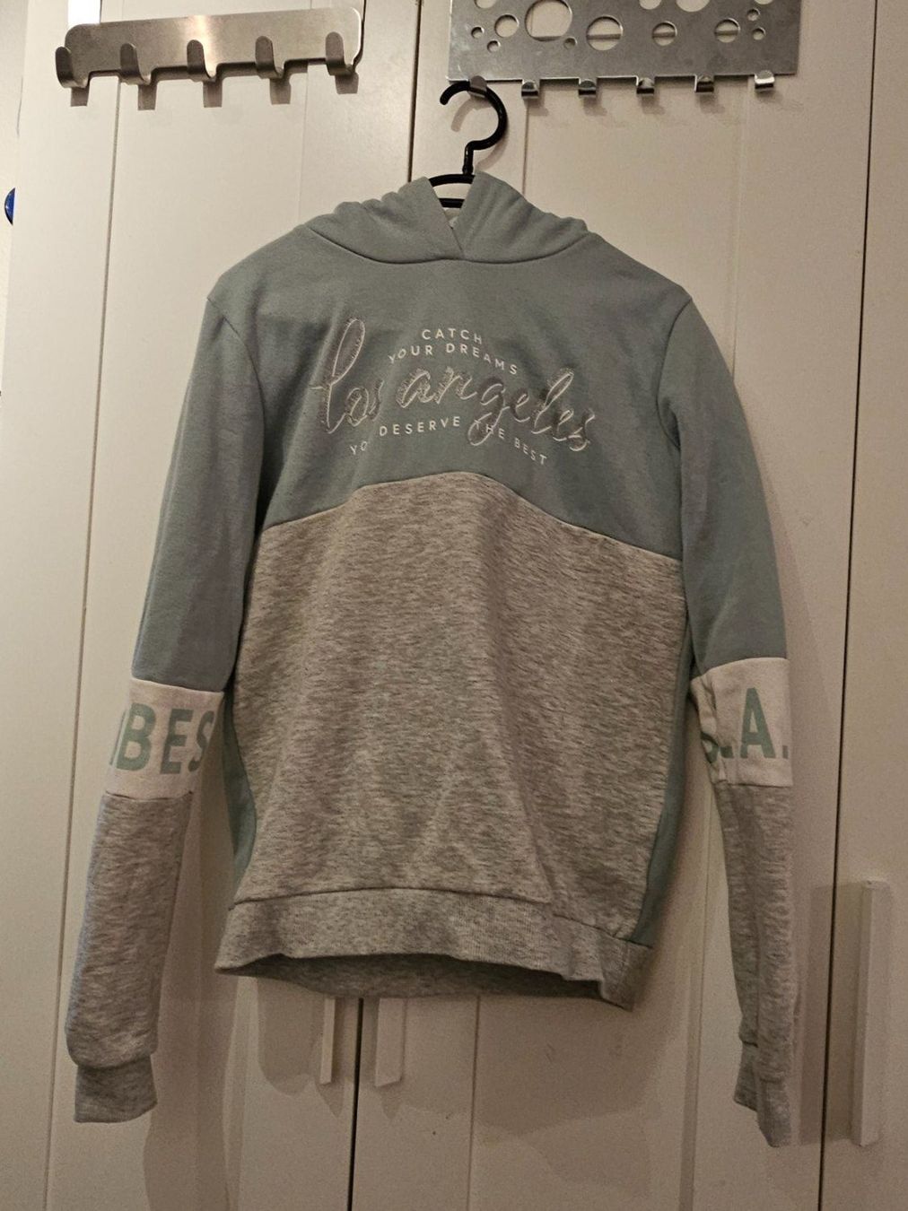 Pullover & Sweatshirts: Kapuzen Sweatshirt von "TAKKO" Gr. 176 – Gebraucht aus Münchenbuchsee von babilibern