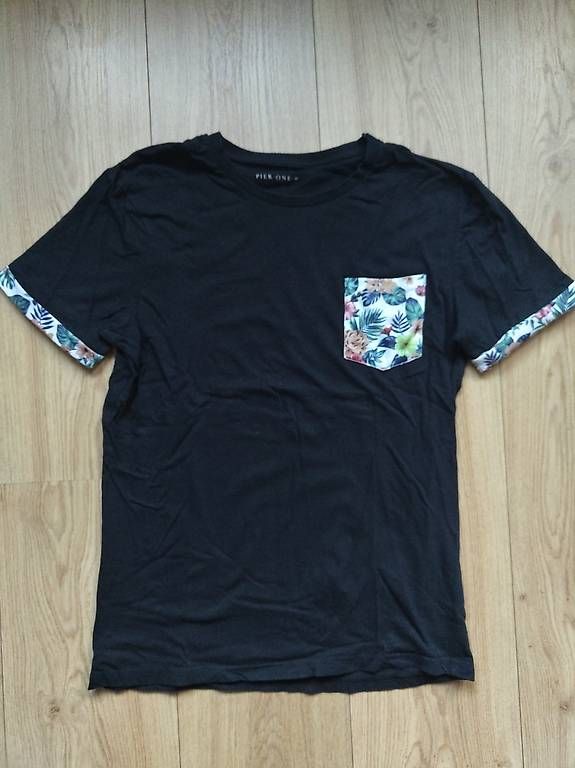 T-shirt: T-Shirt mit Blumen Details Grösse L – Usato da Küttigen venduto da SimiKimi7 1
