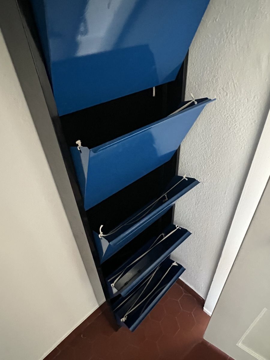 Scaffali: Schuhregal schwarz blau  – Usato da Zürich venduto da Osberto 1