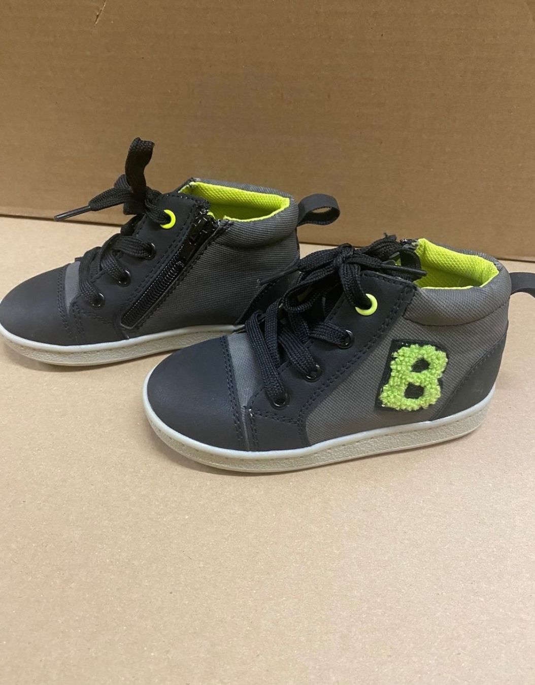 Scarpe per ragazzi: Kinder Schuhe Grösse 25 – Usato da Zürich venduto da zd_1965