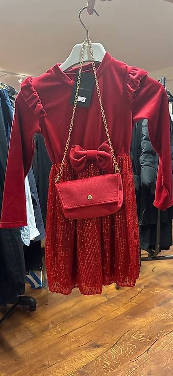 Lotti & Set di vestiti: Mädchen Kleider  – Usato da Andermatt venduto da Diadiusdiana 3