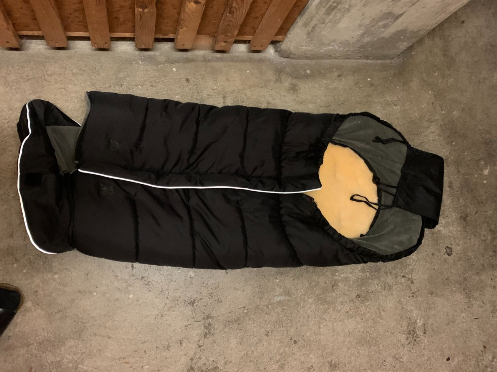 Fillikid Sacs de couchage: Filliid Kinder Fusssack Lammfell schwarz – D'occasion à Zürich par josua1980