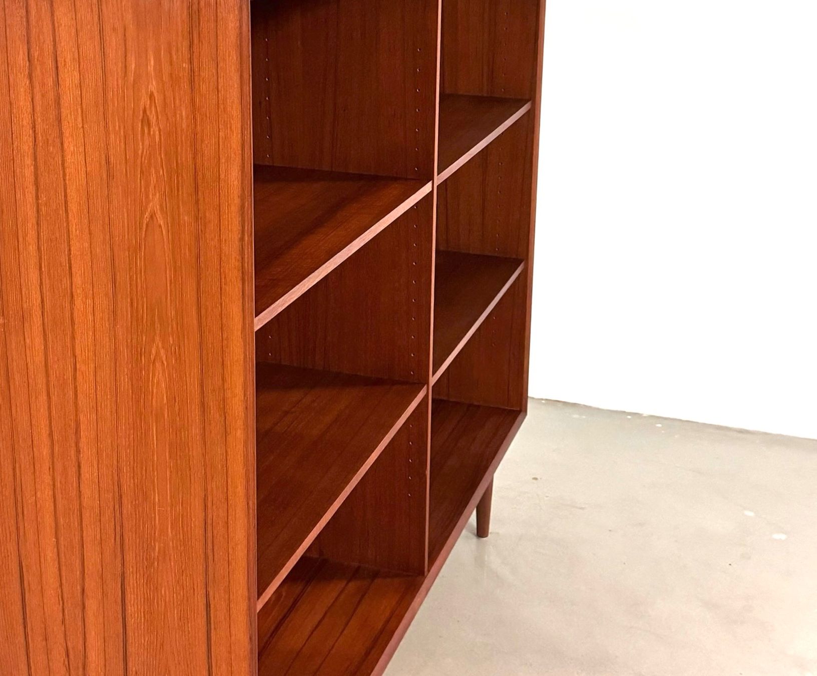 Regale: Dänisches Teak Bücherregal, Regal Arne Vodder 60s – Gebraucht aus Basel von MidMod20C 4