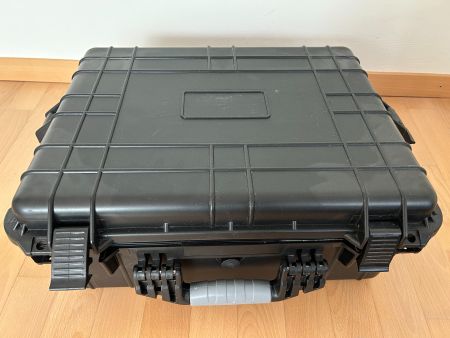 Robuster Outdoor-Koffer aus Kunststoff