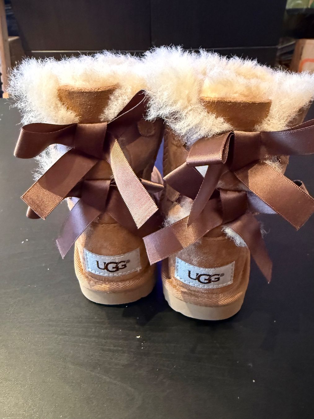 Ugg Chaussures garçon: UGG enfant – Neuf (Voir description) à Avully par MAXI_PLANE 2