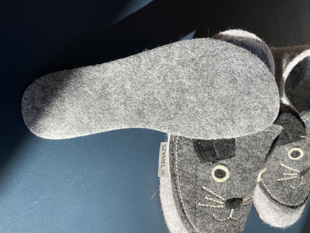 Chaussures garçon: Grösse 33  und 34 Hausschuhe Wollfilz Maus handgemacht – Neuf (Voir description) à Winterthur par calbecht 2