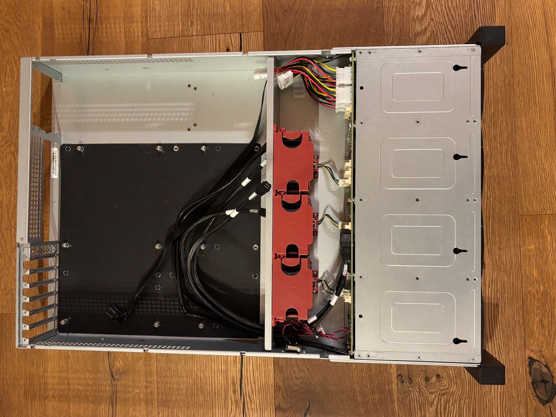 Server: Silverstone RM22-312 Server Barebones mit Zubehör – Usato da Widnau venduto da serverbedarf 3