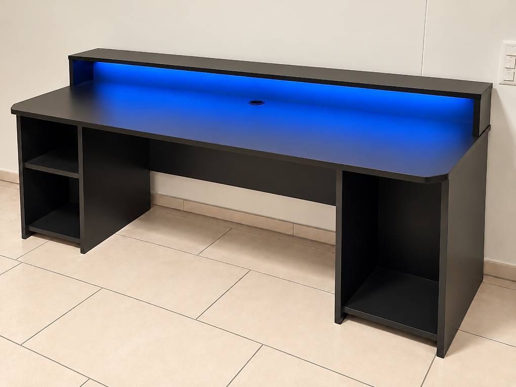 Schreibtische: Scrivania Gaming / PC Conforama nera con LED multicolore – Gebraucht aus Viganello von fab_t5yy 1