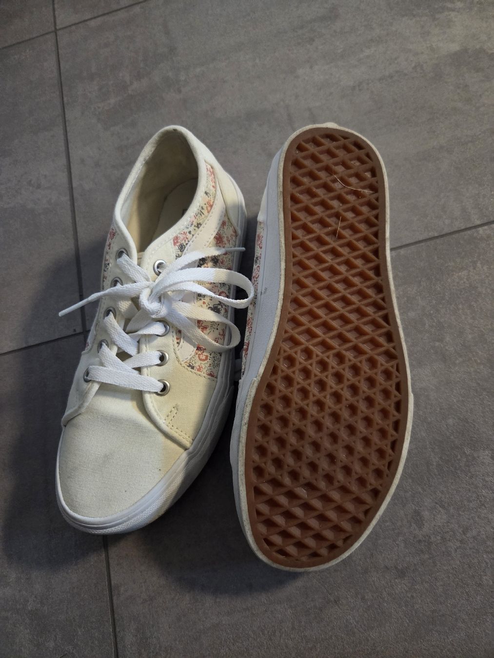 Vans Chaussures femmes: Vans Schuhe mit Blumenmuster  – D'occasion à Kippel par nosei29 2
