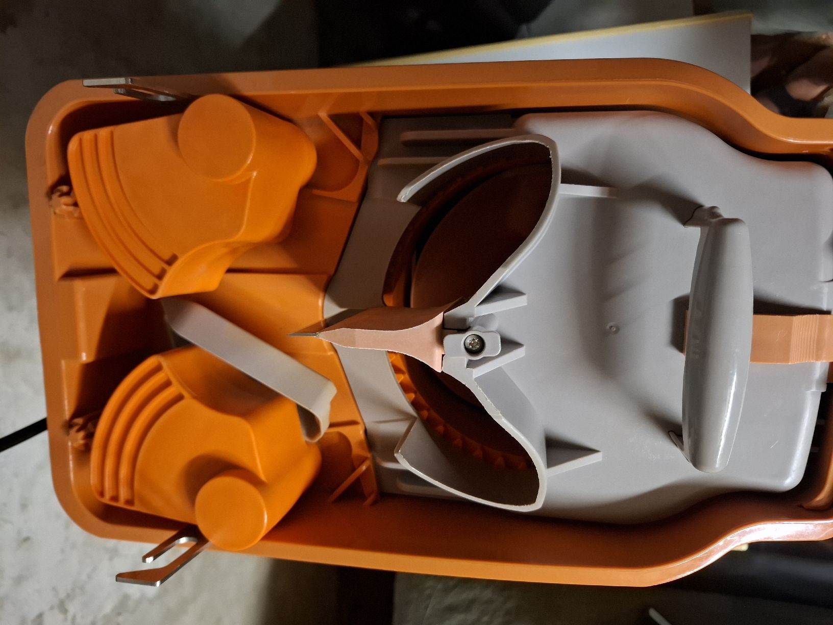 Elettrodomestici da cucina: Spremiagrumi professionale Oranfresh Expressa – Usato da Astano venduto da mat_x2bn 1