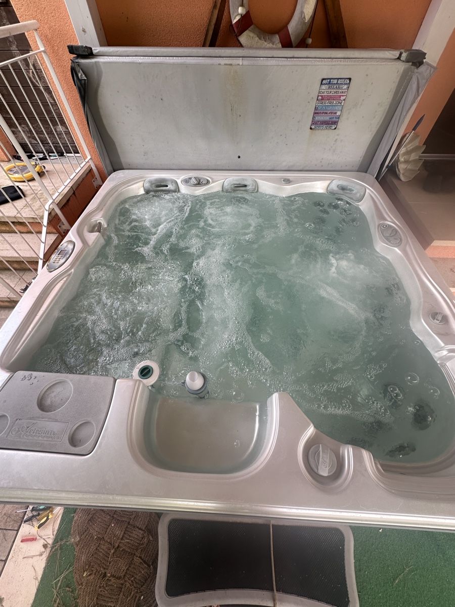 Whirlpool: Whirlpool Jacuzzi XXL – Gebraucht aus Bern von  5