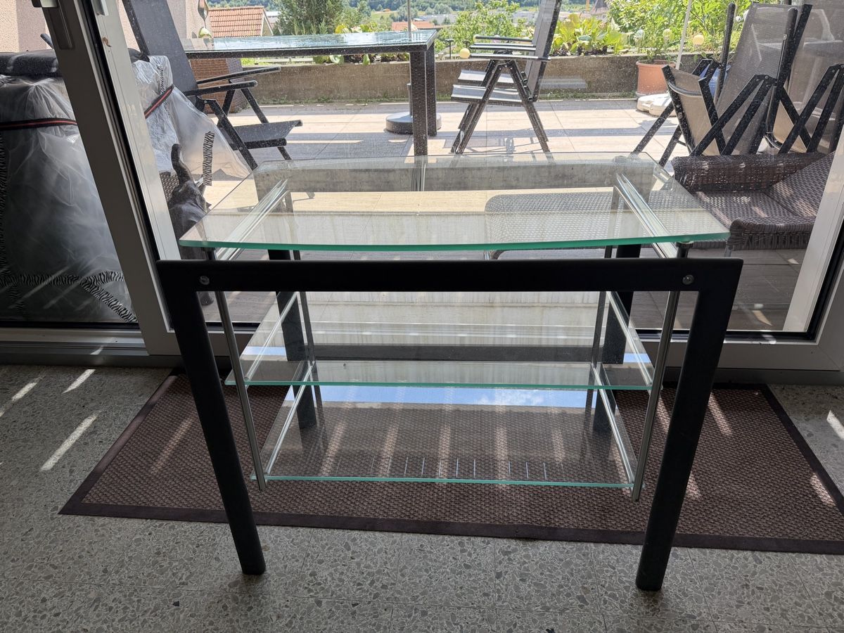 Tavoli: Glas Tisch mit 3 Tablaren – Usato da Dürrenroth venduto da Clifford 4