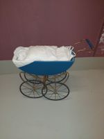 Puppenwagen alt blau mit Zubehör guter Zustand