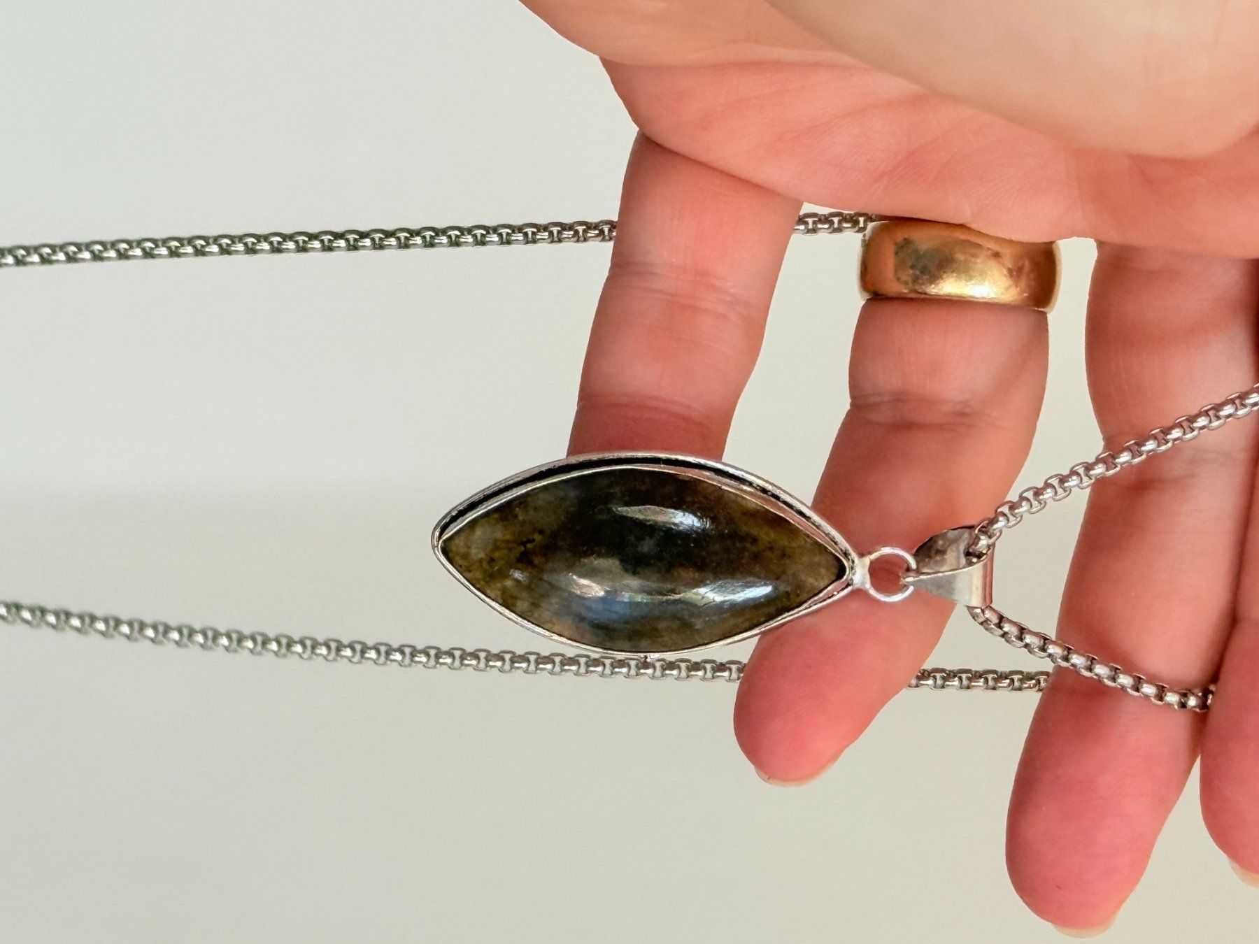 Colliers: Labradorite necklace – Neuf avec emballage d'origine à Genève par AGBERG 1