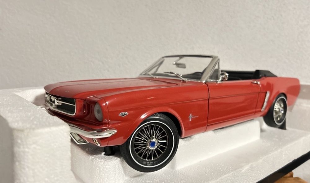 Miniature ERTL/Revell 1/12 - Ford Mustang Cabriolet 1964 Rouge