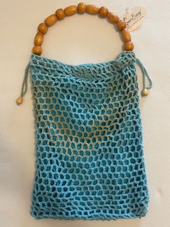 Tasche gehäkelt mit Holzgriff, neuwertig!
