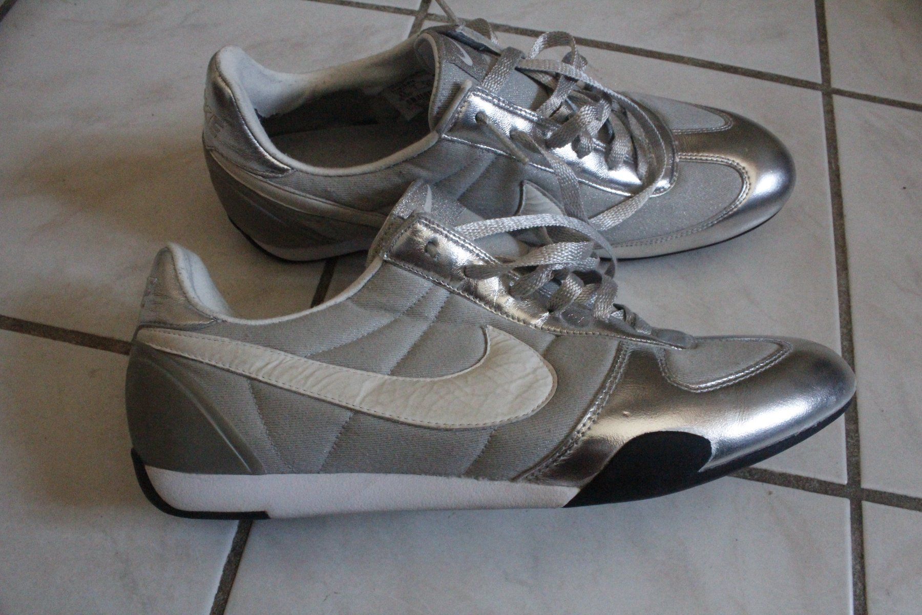 Nike Scarpe da uomo: Nike shoes schuhe size 41 – Difettoso da Travers venduto da ColibriRoseOrange