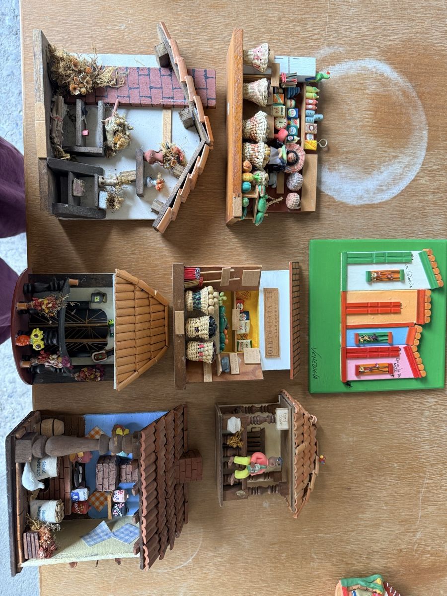 Tutte le decorazioni: Sammlung handgefertigter Souvenir-Wandbilder  – Usato da Schafisheim venduto da Flawiia