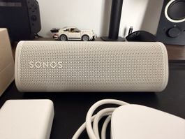 Sonos Roam 2 Portable Speaker & Wireless Charger - Weiss