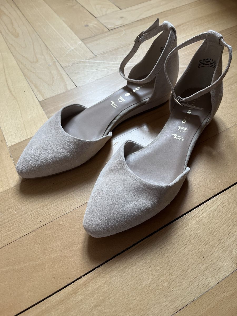 Tamaris Damenschuhe: Flacher Wildlederschuh mit Riemchen – Neu (gemäss Beschreibung) aus Bern von urt_ph6r