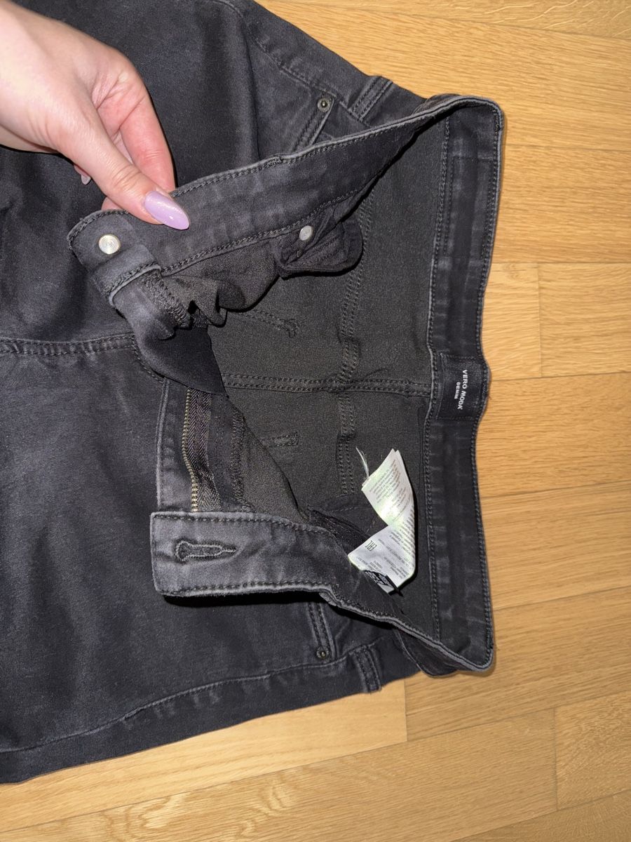 Vero Moda Jeans: Vero Moda Denim schwarze Hose XL/32 – Usato da Winterthur venduto da yar_dpp8 2