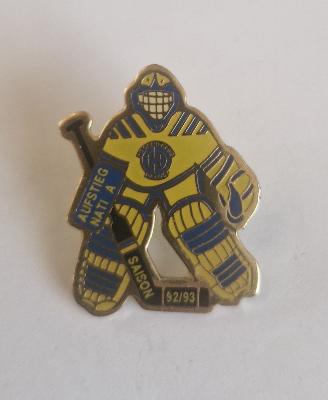 Plaketten & Abzeichen: HC Davos Goalie Pin/Nadel - Aufstieg Nati A 92/93! – Gebraucht aus Grenchen von 170