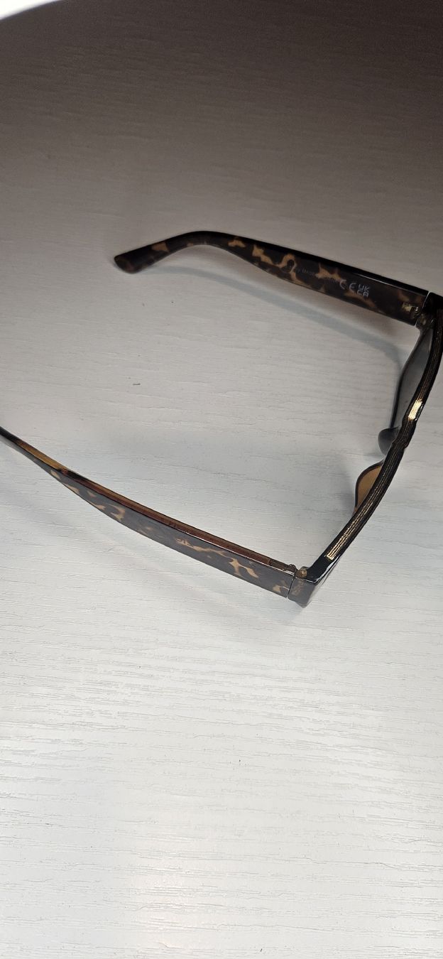 Lunettes & Verres: Lunettes de soleil Zign – D'occasion à Arveyes par sape.online 1