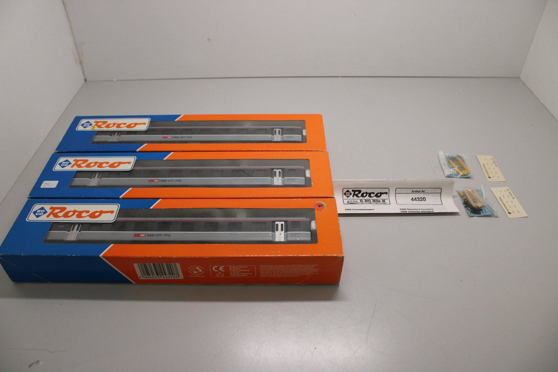 Roco Modellini di ferrovie: ROCO 3x SBB CFF FFS Einheitswagen DC H0 + Originalverpackung – Usato da Basel venduto da mhmarken 6