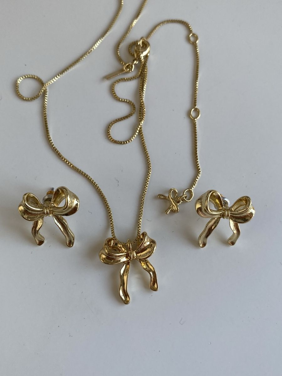 Catenine: Pilgrim Fliege Halskette und Ohrstecker Set – Nuovo (secondo la descrizione) da Givisiez venduto da dor_xb9k 3