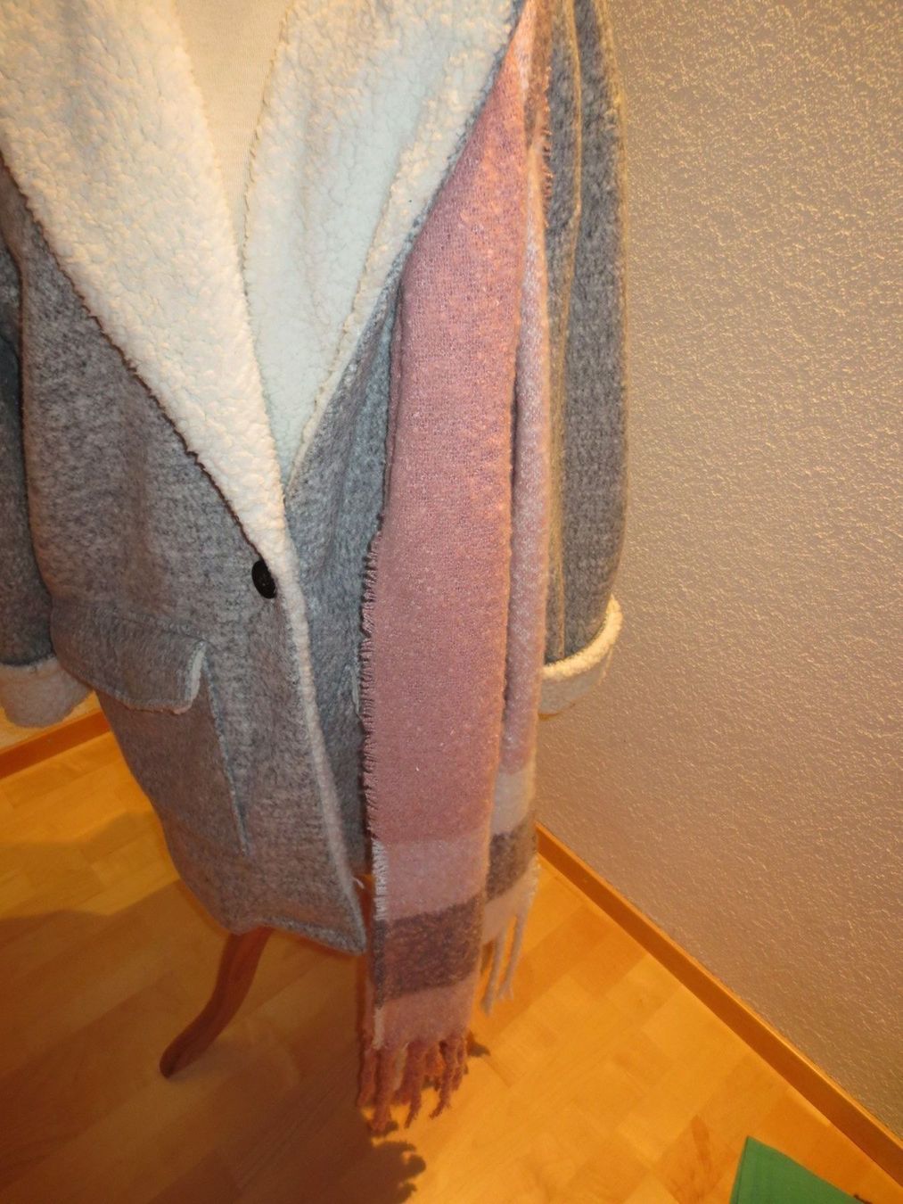 Mäntel: Pull & Bear Kurzmantel Gr. 40 grau/weiss – Neu (gemäss Beschreibung) aus Männedorf von Livingston 3