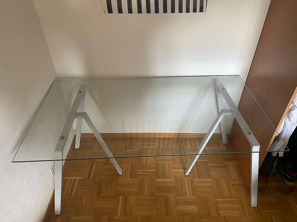 Scrivanie: Bureau en verre – Usato da St-Sulpice VD venduto da thi_9tg6